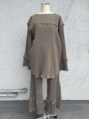 kotohayokozawa 플리츠 탑&팬츠 셋업