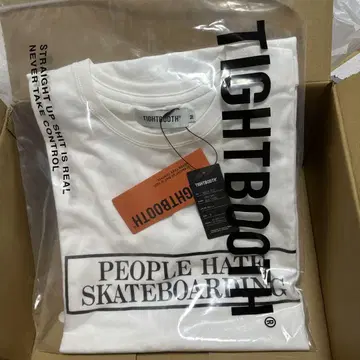 TIGHT BOOTH 화이트 티셔츠