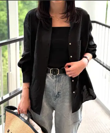 Emma Taylor 엠마 테일러 키 넥 시어 셔츠