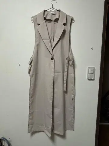 베이지 슬리브리스 코트