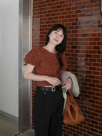 W 페이스 시링 크롭드 톱스