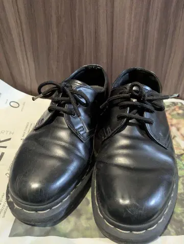 닥터마틴 Dr.Martens 화이트 스티치 UK4 23.0cm