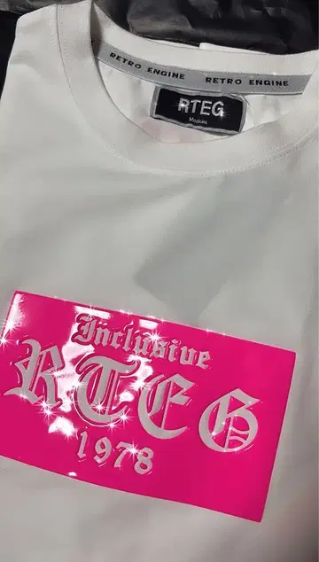 아담스 저글러 티셔츠