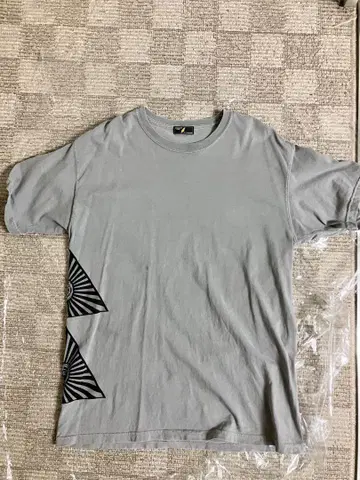 strange trip LOOKING YOU TEE 사이즈 L 면100%