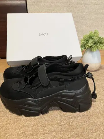 EVOJ 크로스 디자인 통굽 스니커즈 블랙