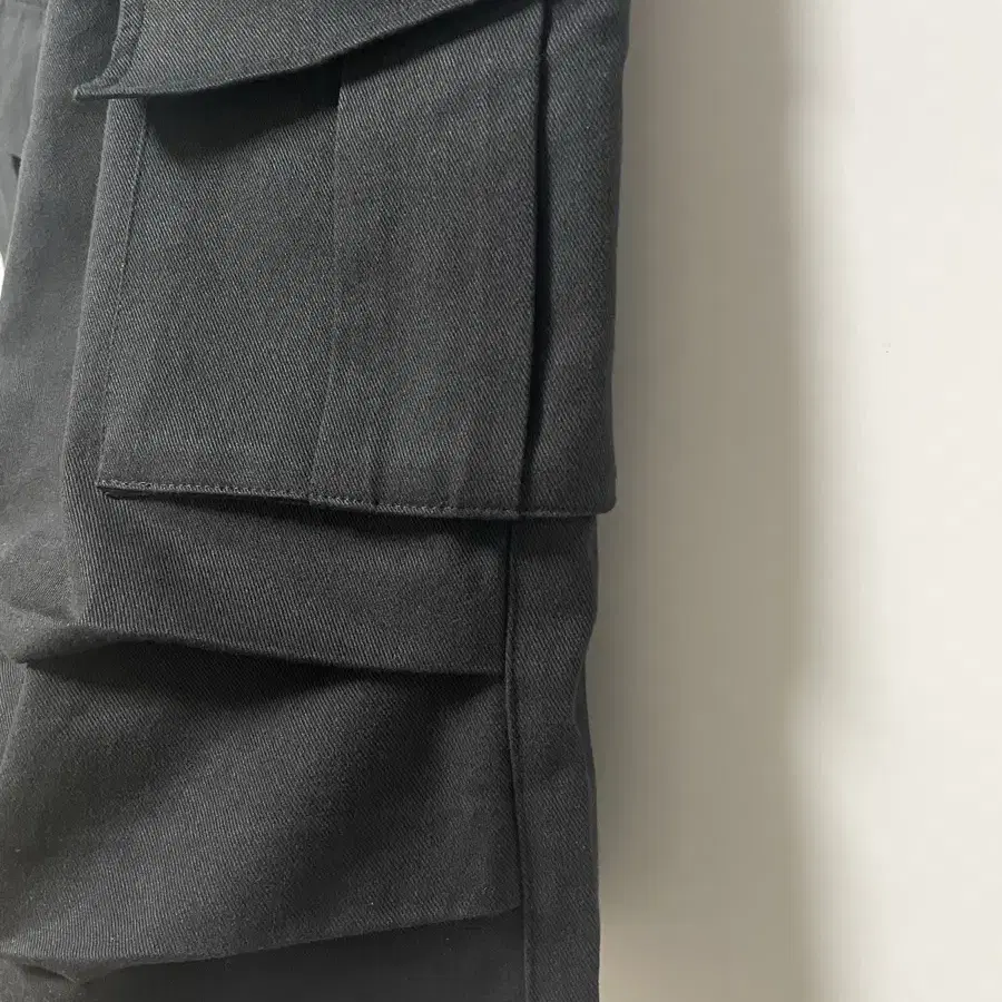 ROARINGRAD ♥ 25 PARACHUTE BERMUDA PANTS /追跡付 Roaringrad Parachute Bermuda Pants on Bunjang Global Site.