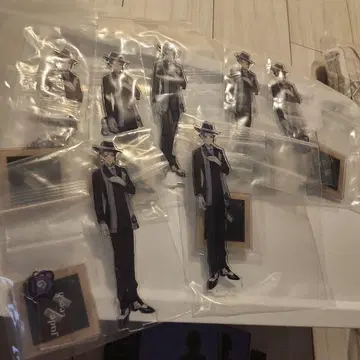 트위스티 제이드 기숙사 의류 아크릴 스탠드