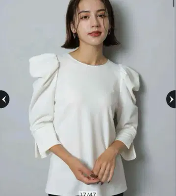 Arpege story 소매 컨셔스 컷 블라우스