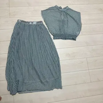 블루 계열 체크 무늬 스커트 셋업