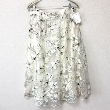 미사용 새상품 CLETTE 꽃무늬 스커트 아이보리 4L
