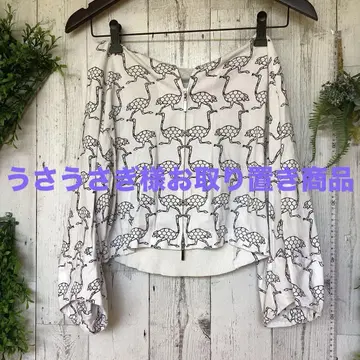 평평하게 놓은 가슴 너비 45