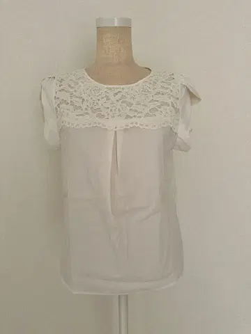 화이트 레이스 옷깃 반팔 블라우스