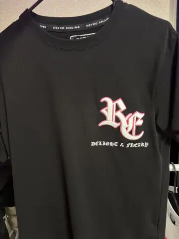 RETRO ENGINE 블랙 티셔츠