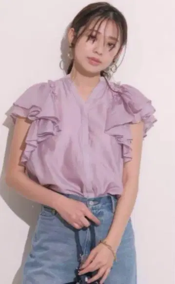 새상품 JUSGLITTY 2WAY 프릴 블라우스
