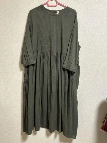 올리브 그린 롱 원피스 버튼 포함
