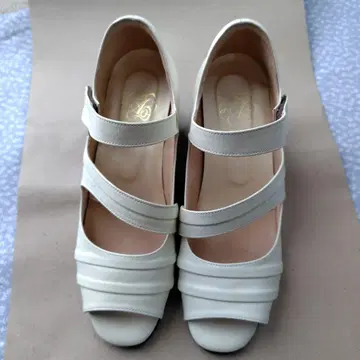 아카쿠라 화이트 오픈토 힐 24cm 일본제 새상품급