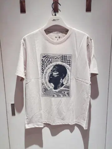 안타 카일리 시리즈 T-shirt M