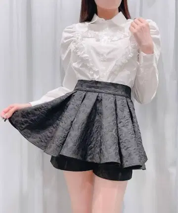 릴릴리 플라워 자카드 숏 팬츠 블랙