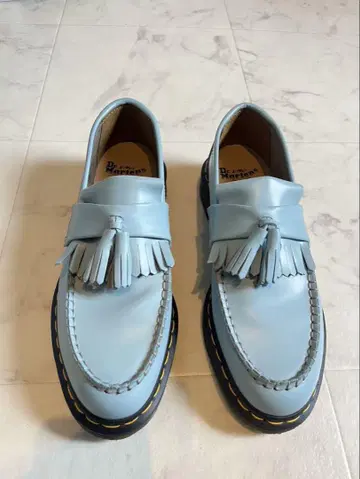Dr. Martens Adrian 태슬 로퍼 라이트 블루 스카이블루