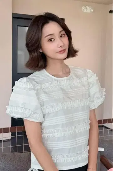 벌스데이 바쉬 사이드 리본 프릴 시어 탑