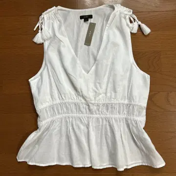 J.CREW 화이트 슬리브리스 태슬 장식