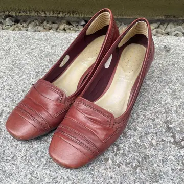 ROCKPORT 버건디 펌프스