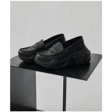 AKIKOAOKI Regulated Gravity 로퍼