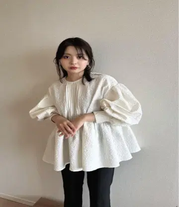 미스틀토 미소르트 자카드 펀와리 블라우스