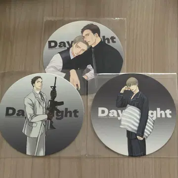 요네다 코우, 짹짹거리는 새는 날지 않는다 DAY+NIGHT 카페 코스터