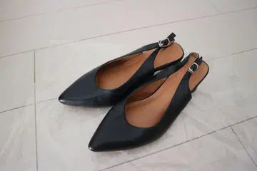 블랙 스틸레토 뮬