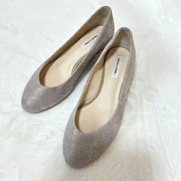 Odette e Odile 오데뜨 앤 오딜 그레이 광택 펌프스