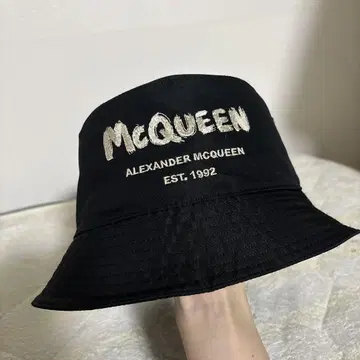 Alexander McQueen 버킷 햇 블랙