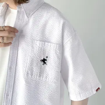 자수 로고가 있는 화이트 반팔 셔츠