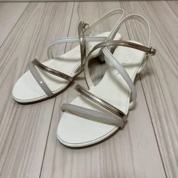 Diana 화이트 실버 샌들 23.5cm