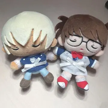 명탐정 코난 찻집 포아로 앉은 봉제 인형