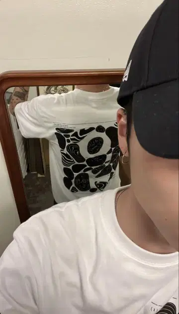 tatoo studio yamada 티셔츠, 부나 씨 착용