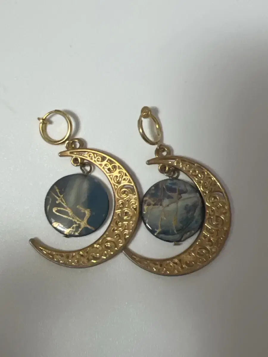 Ear cuff