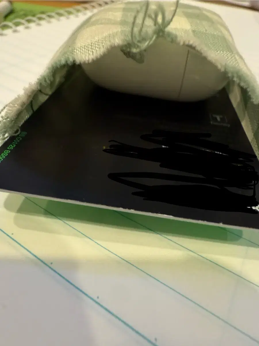 AirPods card case