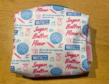 뮤지컬 '웨이트리스'의 파우치