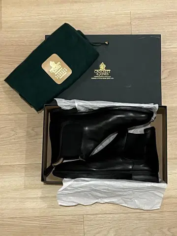 Crockett & Jones 블랙 첼시 부츠
