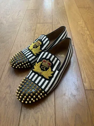 크리스찬루부탱 슬립온 블랙 화이트 스트라이프