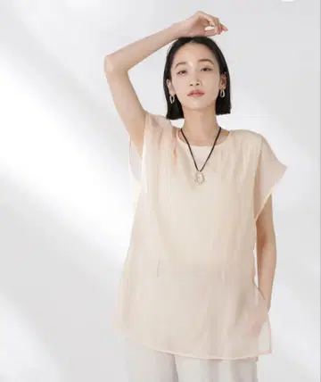 나노 유니버스 시어 레이어드 슬리브리스 컷 탑