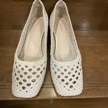 SLOBE IENA 메쉬 펌프스 240 화이트