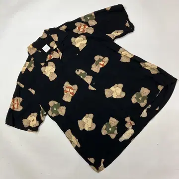 칼 헬무트 블랙 곰 패턴 레이온 반팔 셔츠