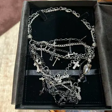 gunda 크로스 모티브 목걸이