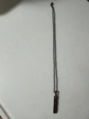 블랙 메탈 스트레이트 바 목걸이