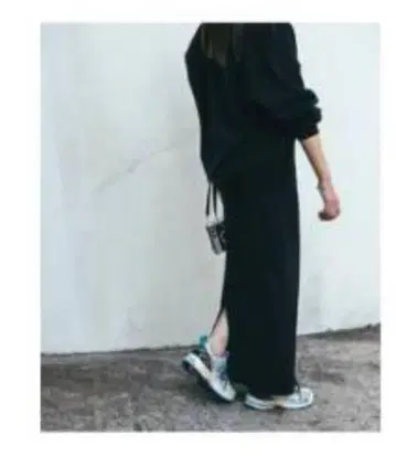 새상품급 이에나 완판 블랙 슬릿 타이트 롱 스커트