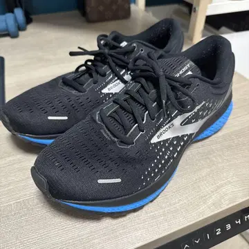 BROOKS 스니커즈 블랙/블루 사이즈 30cm