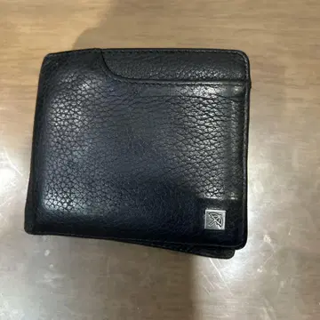 블랙 가죽 접이식 지갑 로고 포함
