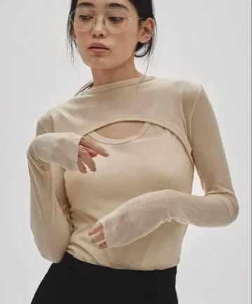 오늘의 스타일: 레이어드 디자인의 긴 티셔츠